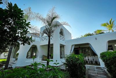 Furnished 5 Bed Apartment with En Suite at Greenwood Drive - 2