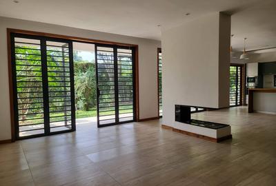 3 Bed Townhouse with En Suite in Rosslyn