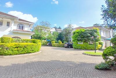4 Bed Townhouse with En Suite at Lavington - 2