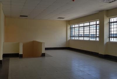 6,200 ft² Warehouse in Industrial Area - 3