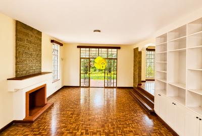4 Bed House with En Suite in Rosslyn - 2