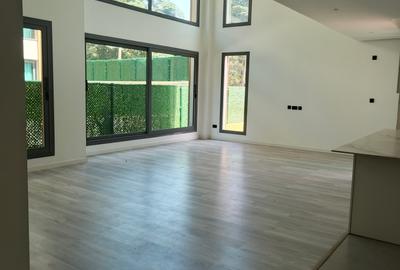 5 Bed Townhouse with En Suite at Lavington - 2