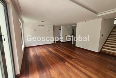 4 Bed Apartment with En Suite in Rosslyn