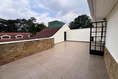 5 Bed Townhouse with En Suite in Lavington - 3