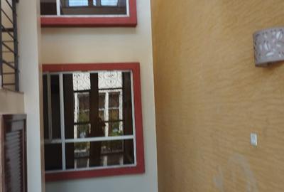 6 Bed Townhouse in Valley Arcade - 4