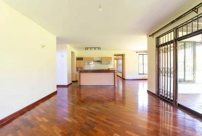 4 Bed Townhouse with En Suite in Ridgeways - 2