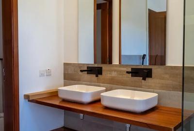 3 Bed House with En Suite in Rosslyn - 3