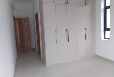 3 Bed Apartment with En Suite in Westlands Area - 2