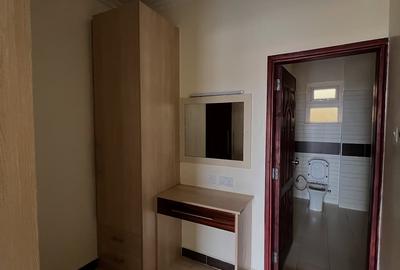 2 Bed Apartment with En Suite at Hatheru Road - 4