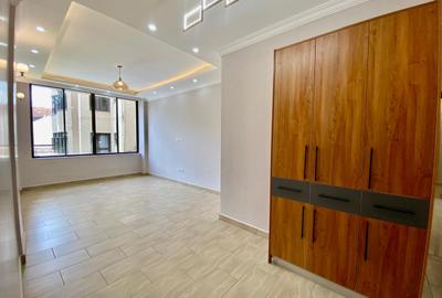 2 Bed Apartment with En Suite in Rhapta Road