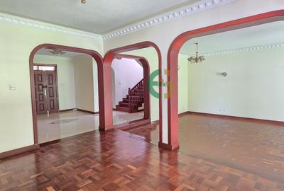 5 Bed Villa with En Suite in Lavington