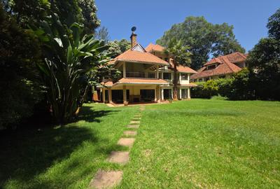 5 Bed Villa with En Suite in Rosslyn