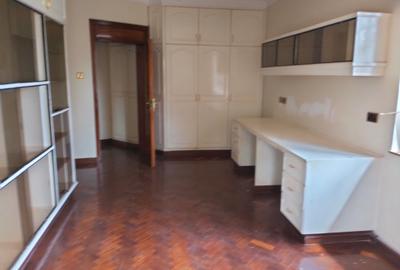 4 Bed House with En Suite in Runda