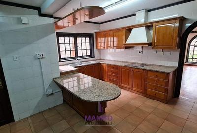 4 Bed Townhouse with En Suite at Riverside Drive - 3