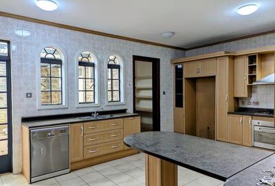 4 Bed Townhouse with En Suite in Brookside