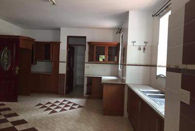 4 Bed Townhouse with En Suite in Thigiri