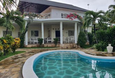 4 Bed Villa with En Suite in Malindi