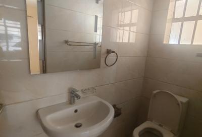 1 Bed Apartment with Swimming Pool in Kilimani