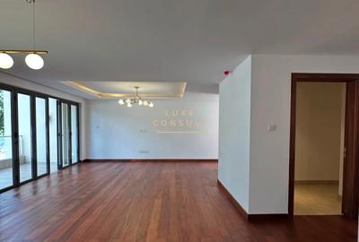 4 Bed Townhouse with En Suite in Rosslyn - 2