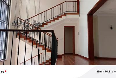 5 Bed Townhouse with En Suite in Kitisuru