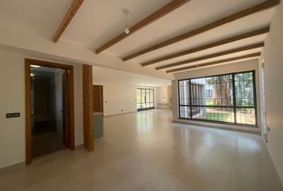 5 Bed House with En Suite in Lavington