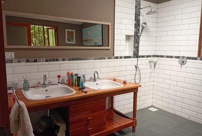 2 Bed House with En Suite at Rhino Park - 3