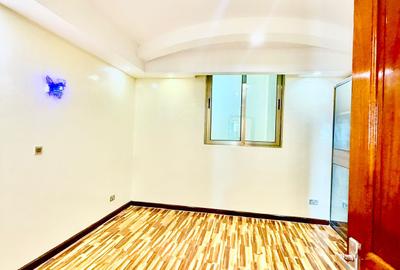 3 Bed Apartment with En Suite in Parklands - 4