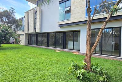 5 Bed Townhouse with En Suite in Brookside - 4