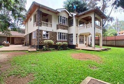 5 Bed House with En Suite at Lavington