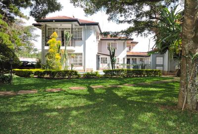 5 Bed Townhouse with En Suite in Nyari