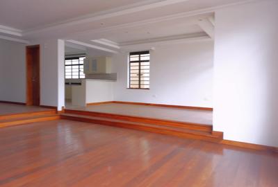 4 Bed Townhouse with Garden in Membley - 4