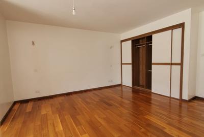 Furnished 4 Bed Apartment with En Suite in Lavington