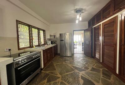 5 Bed House with En Suite in Malindi - 4