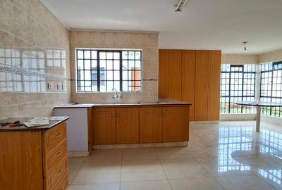 4 Bed Villa with En Suite in Westlands Area - 2