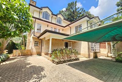 5 Bed House with En Suite in Lavington