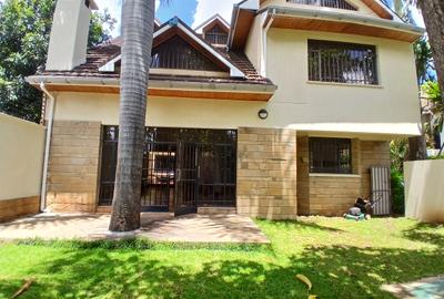5 Bed Townhouse with En Suite at Lavington - 3