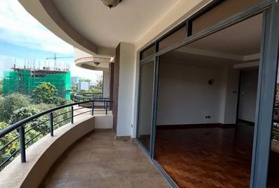 4 Bed Apartment with En Suite at Riverside Drive - 3