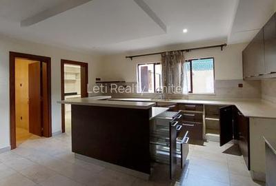 5 Bed Townhouse with En Suite in Lavington - 4