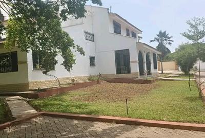 Commercial Property with Service Charge Included at Links Road