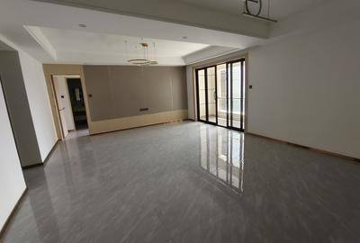 3 Bed Apartment with En Suite in Riverside - 2