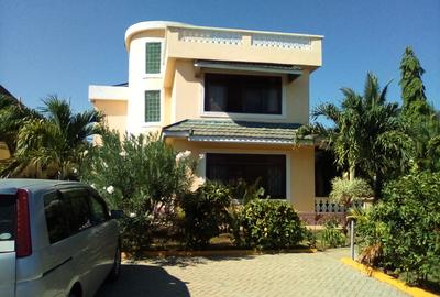 3 Bed Villa with En Suite at Diani