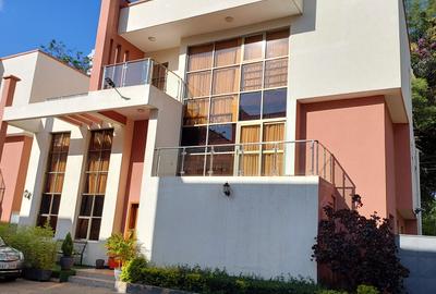 5 Bed Townhouse with En Suite at Chalbi Drivve