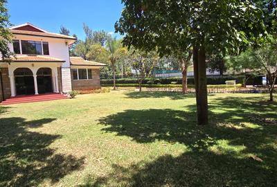 4 Bed House with En Suite at Acacia Drive - 4