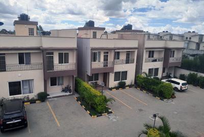 4 Bed Townhouse with En Suite in Syokimau
