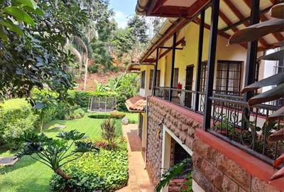 5 Bed House with En Suite at Rosslyn