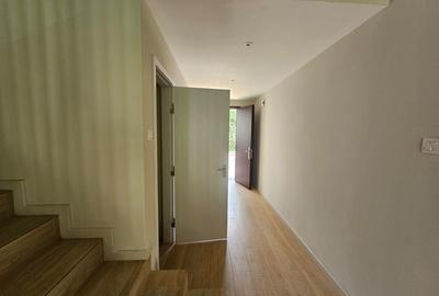 5 Bed Townhouse with En Suite in Spring Valley - 4