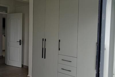 2 Bed Apartment with En Suite in Kitisuru