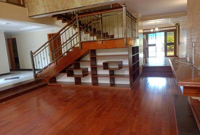 5 Bed House with En Suite in Lavington