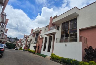 5 Bed Townhouse with En Suite at Lavington Green