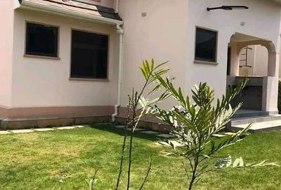 5 Bed Townhouse with En Suite at Mwananchi Road